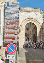 Assisi archway