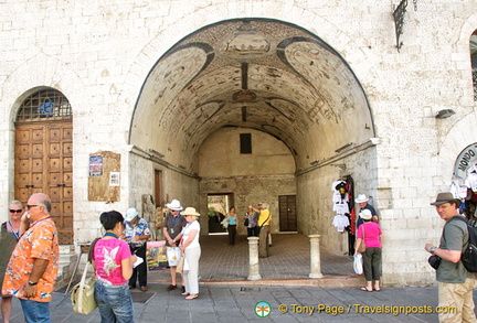 Assisi town square