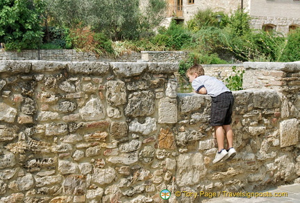 Kid checking out the thermal water