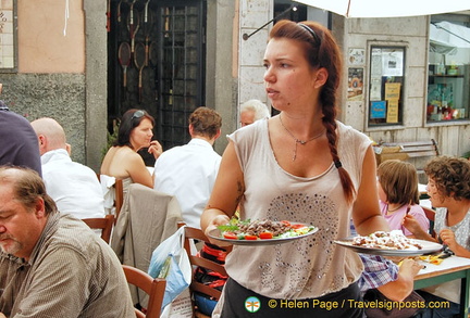 Feeding the hungry hoards at Hosteria La Fraschetta