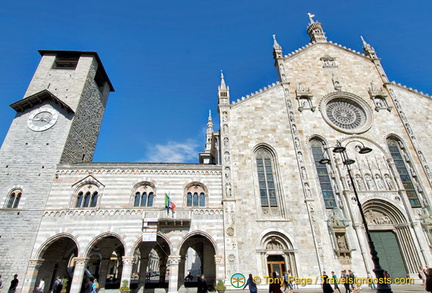 View of Como Duomo and the Porta Torre