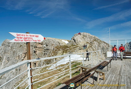 Direction to the Austrian Fountain Troop Path