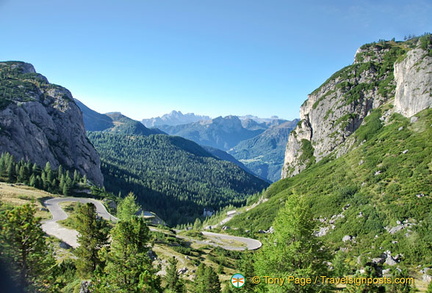 Mountain scenery along Valparola Pass