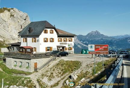 Rifugio Passo Valparola