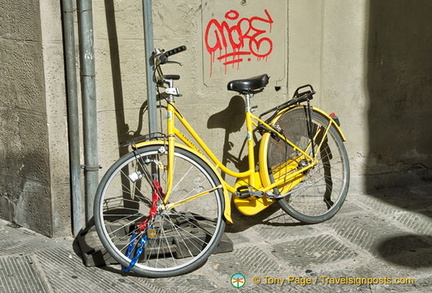 Oltrarno streetscape