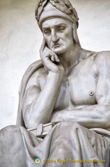 Statue of Dante Alighieri