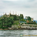 View of Isola Bella gardens from the water (1451 visites) View of Isola Bella gardens from the water