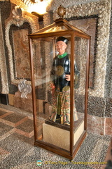 Palazzo Borromeo Grotto - A Chinaman exhibit