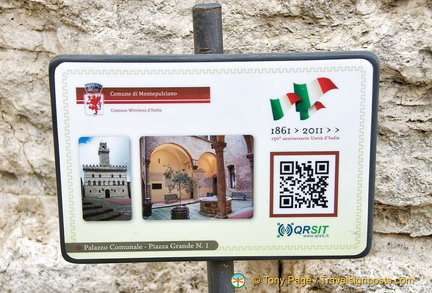 QR readers for Montepulciano attractions