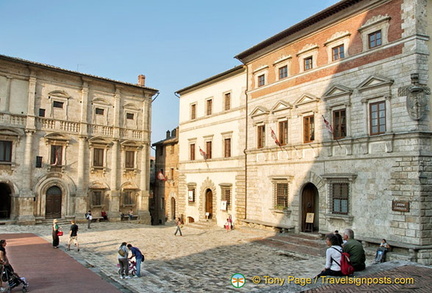 Palazzo Contucci on the right