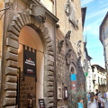 Libreria Mondadori on the left