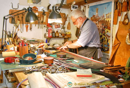 Bottega Artigiana del Cuoio has nice leather