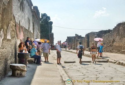 Pompeii street