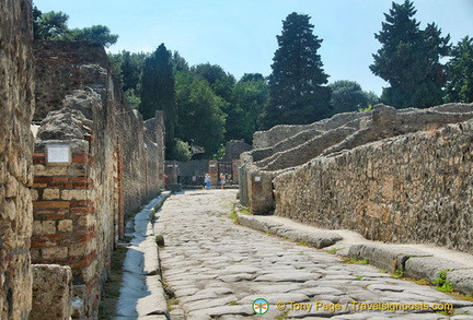 Pompeii street