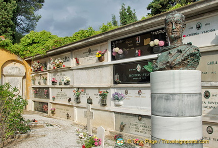 A small cemetery next to the Chiesa di San Giorgio