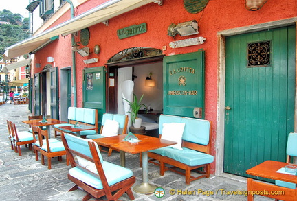 The cozy-looking but pricey La Gritta American Bar on Calata Marconi