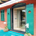 Luca is a diamond jewelry shop on Calata Marconi