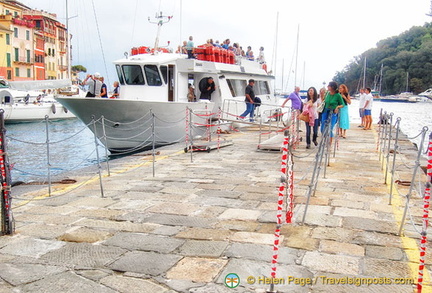 Daytrippers arriving in Positano by boat