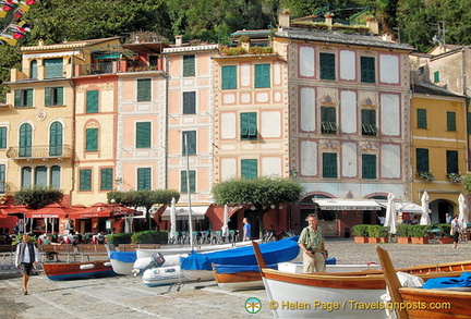 Tony checking out the beautiful wooden boats on Piazza Martiri dell'Olivetta