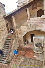 Palazzo Comunale courtyard 