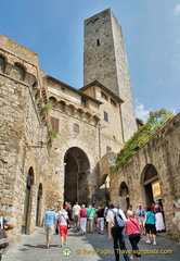 Torre dei Becci and the Arco dei Becci leading to the Piazza della Cisterna