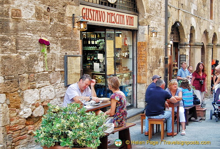 Enoteca Gustavo Mescita Vini on Via San Matteo