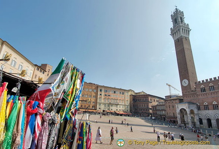 Piazza del Campo with view of the Palazzo Pubblico