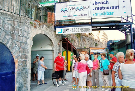 The Sorrento lift entrance at Marina Piccola