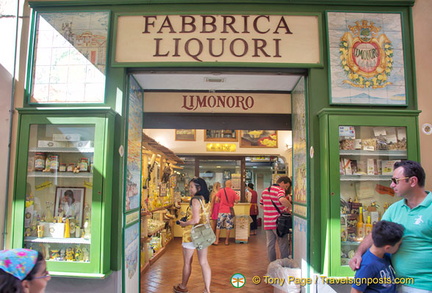 Fabrica Liquori Limonoro, a limoncello liqueur factory