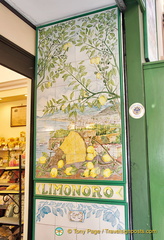 Limonoro shop entrance