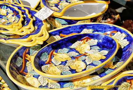 Sorrento pottery with lemon images