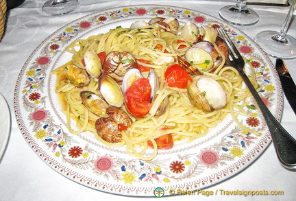 My linguine vongole at Zi-Ntonio Mare was delicious