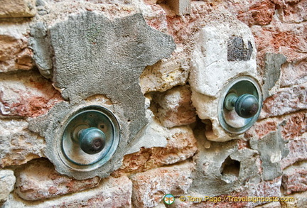 Remnant door knobs