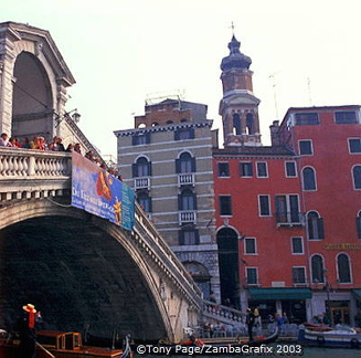 Rialto Bridge vicinity