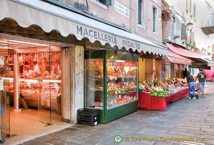 A butcher and other delicatessens in Rialto