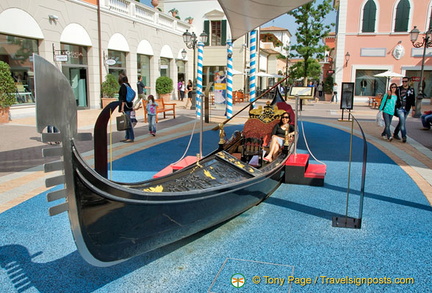 Riding my gondola at the Noventa outlet