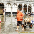 Parcel deliveries during Acqua Alta