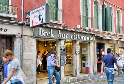 Brek Ristorante at 124 Lista de Spagna, just a stone's throw from the Santa Lucia train station