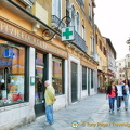 The old Ercole d'Oro Pharmacy (1138 külastust) You can visit this ancient pharmacy, which was rebuilt in the nineteenth century, and its poison roo... The old Ercole d'Oro Pharmacy