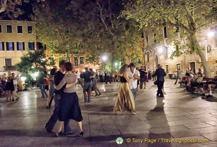 Tango in action in Campo San Giacomo