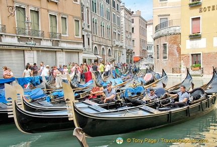 Gondola stop next to the Hotel Cavalletto