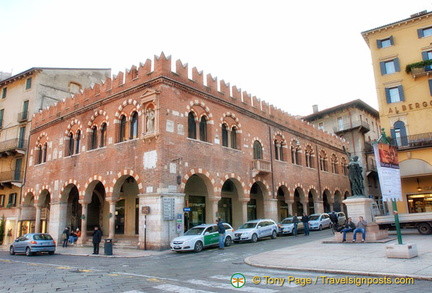 Casa dei Mercanti at Piazza Erbe