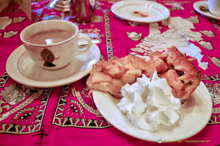 Coffee and apple pie and cream