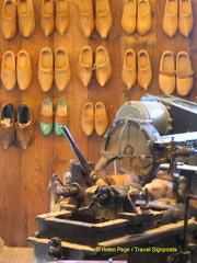 Clog making machine