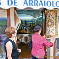 Tourists admiring the Arraiolos carpets