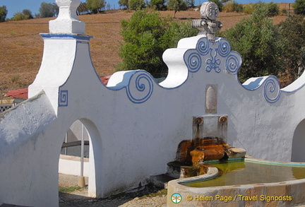 Fonte da Pedra or Fountain of Stone is located about 300 metres from Arraiolos.