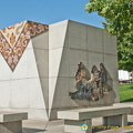 Monumento a Tapeteira or Monument to the carpet weavers