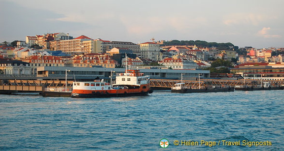 Local commuter ferry to Cacilhas