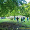 Entering Balnuaran of Clava (3601 gweladenn) From the car park, the North-east cairn is the first burial cairn we come across.
[Balnuaran of Cla... Entering Balnuaran of Clava