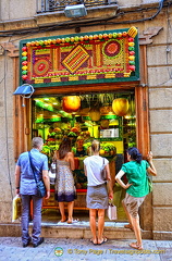 A healthy juice shop - see the shop decoration